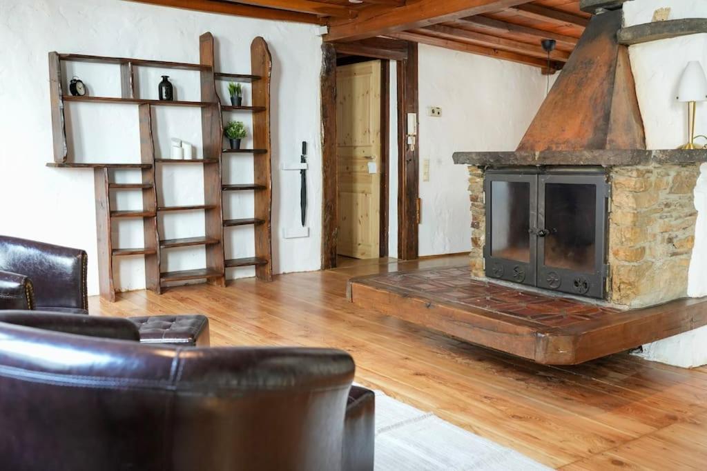 Charmante Fachwerk Wohnung Mit Terrasse In Der Altstadt Koblenz  Luaran gambar